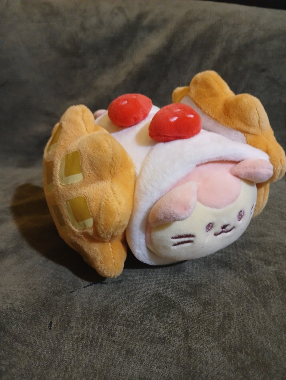 Strawberry Shortcake Waffle Cat plushie